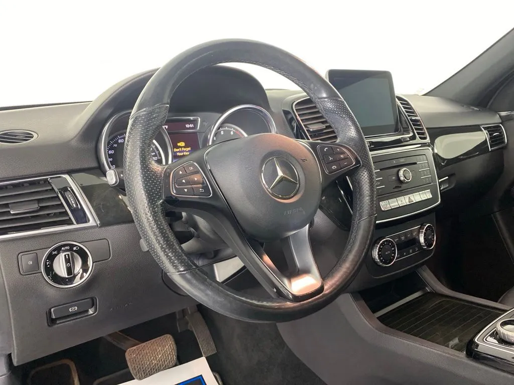 Mercedes-Benz GLE photo 11