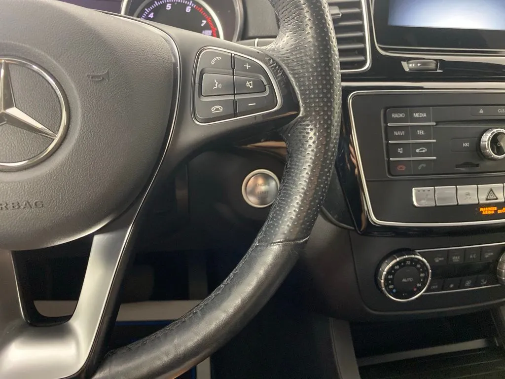 Mercedes-Benz GLE photo 26