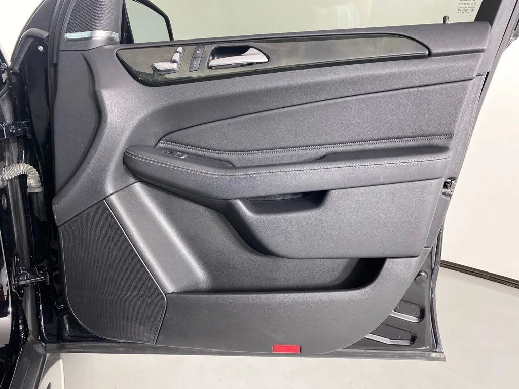 Mercedes-Benz GLE photo 38