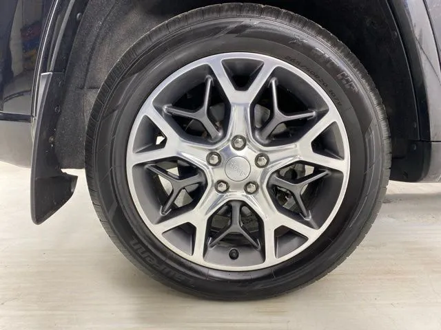 Jeep Grand Cherokee photo 10
