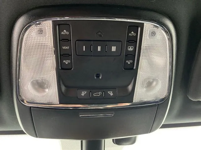 Jeep Grand Cherokee photo 33
