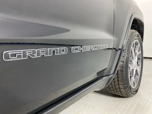 Jeep Grand Cherokee photo 9