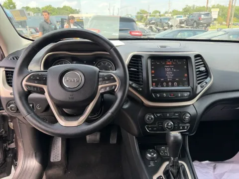 More photos of 2014 Jeep Cherokee Limited at MAG Auto - Munsterman Automotive Group, MO