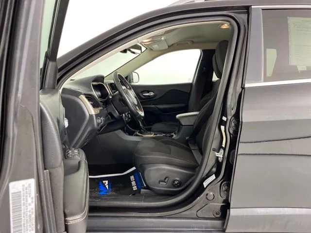 Jeep Cherokee photo 13