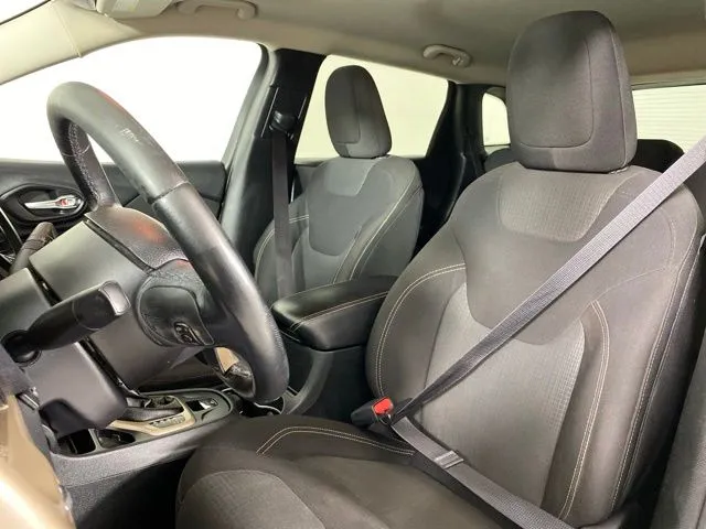Jeep Cherokee photo 17
