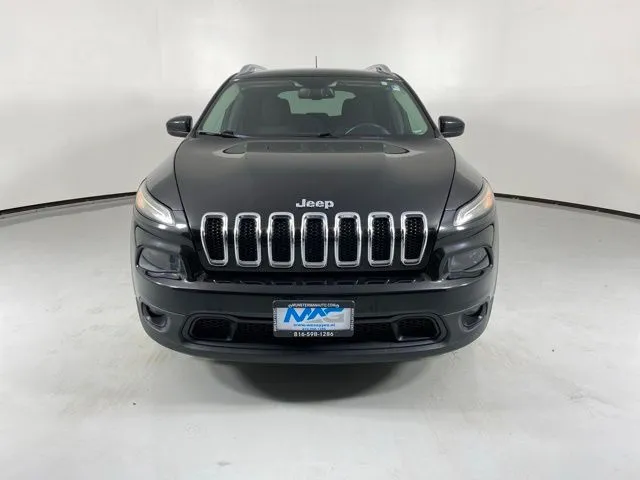 Jeep Cherokee photo 2