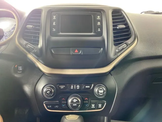Jeep Cherokee photo 19