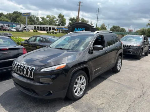 Photos of 2016 Jeep Cherokee Latitude for sale in Blue Springs, MO at MAG Auto - Munsterman Automotive Group