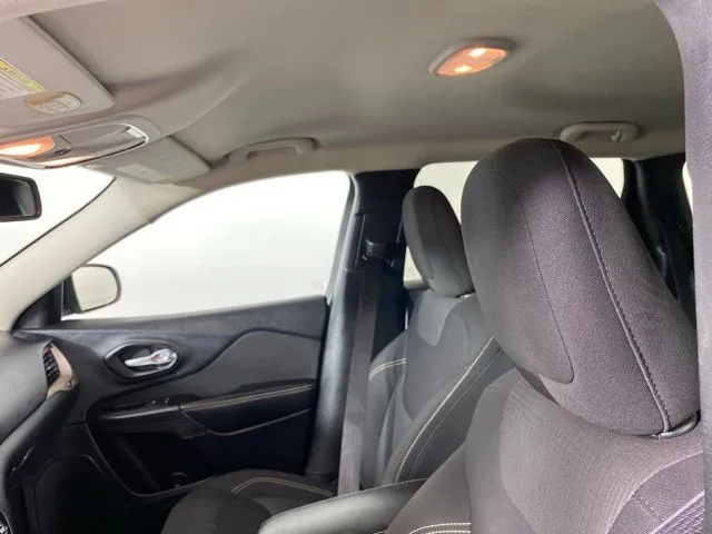 Jeep Cherokee photo 18
