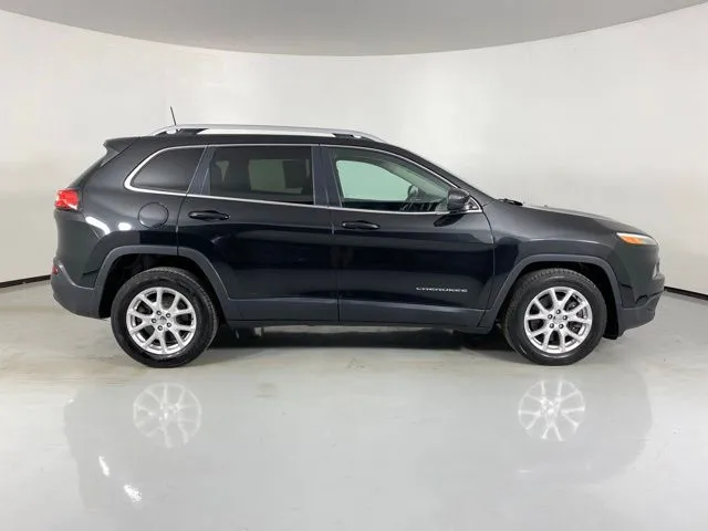 Jeep Cherokee photo 8