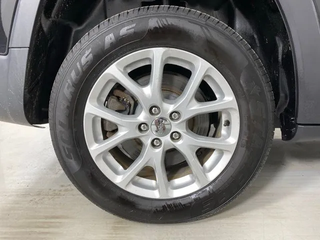 Jeep Cherokee photo 11