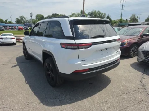 Another view of 2023 Jeep Grand Cherokee Limited for sale in Blue Springs, MO at MAG Auto - Munsterman Automotive Group