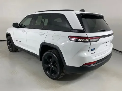 More photos of 2023 Jeep Grand Cherokee Limited at MAG Auto - Munsterman Automotive Group, MO