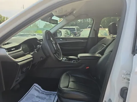More photos of 2023 Jeep Grand Cherokee Limited at MAG Auto - Munsterman Automotive Group, MO