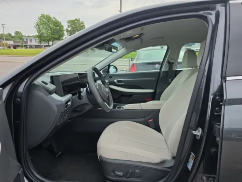 More photos of 2025 Hyundai Sonata SEL at MAG Auto - Munsterman Automotive Group, MO