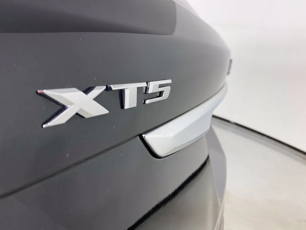 Cadillac XT5 photo 38