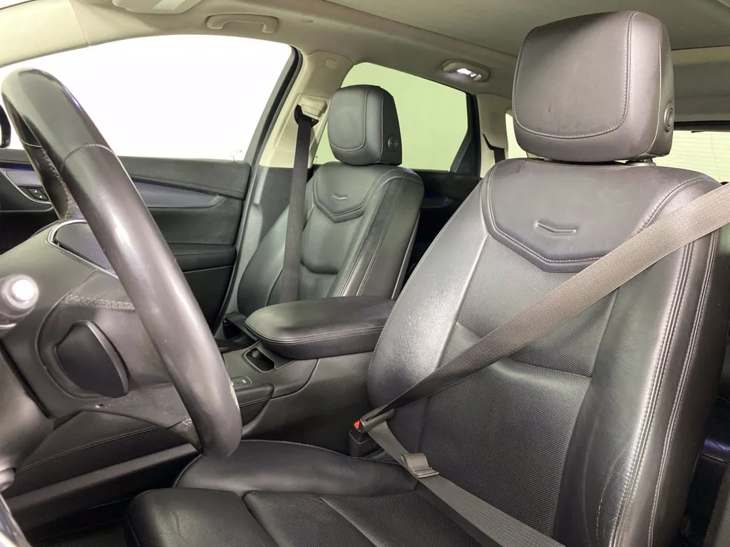 Cadillac XT5 photo 16
