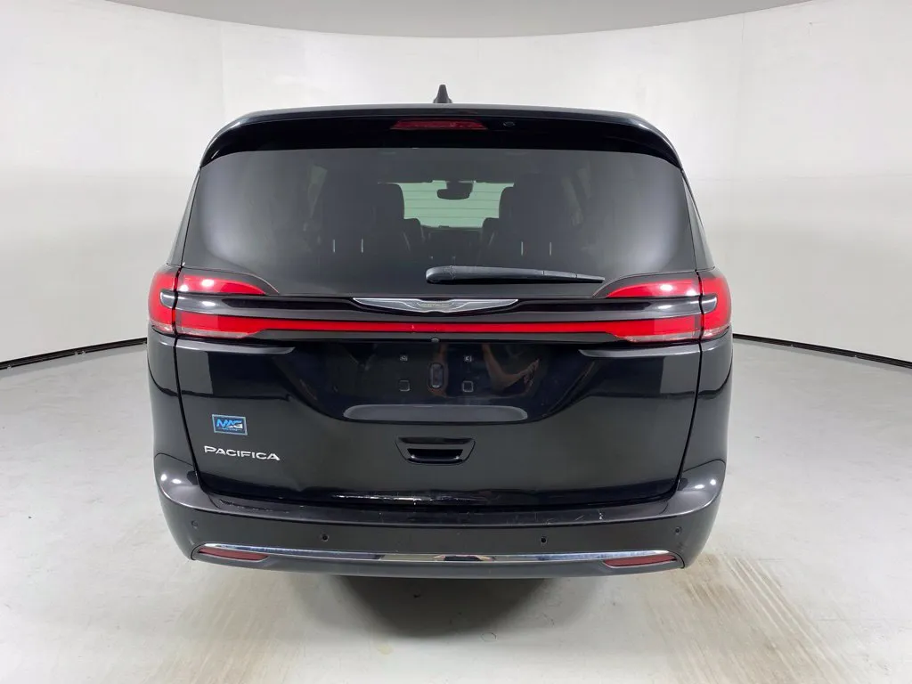 Chrysler Pacifica photo 6