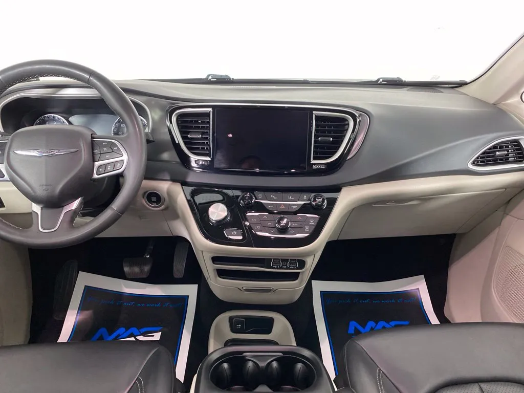 Chrysler Pacifica photo 33