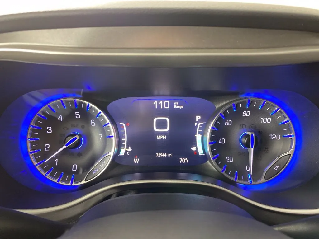 Chrysler Pacifica photo 28