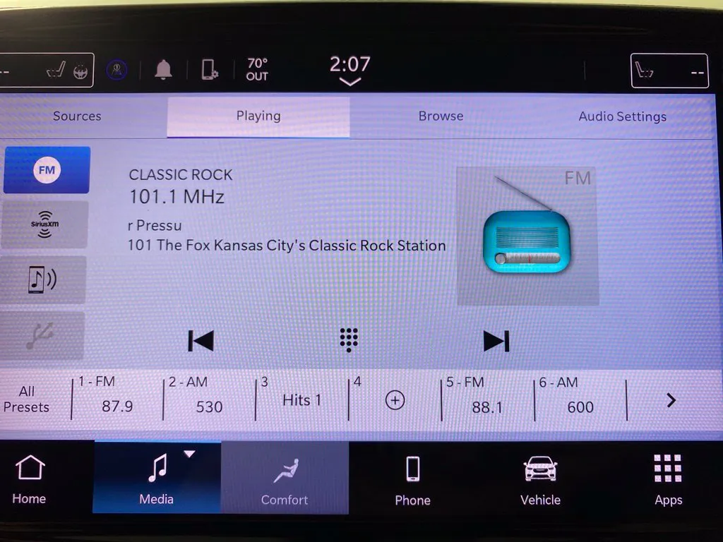 Chrysler Pacifica photo 19