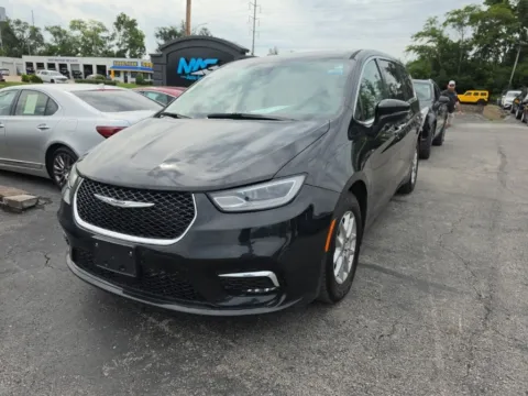 Photos of 2023 Chrysler Pacifica Touring L for sale in Blue Springs, MO at MAG Auto - Munsterman Automotive Group