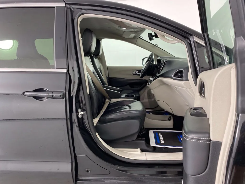 Chrysler Pacifica photo 41