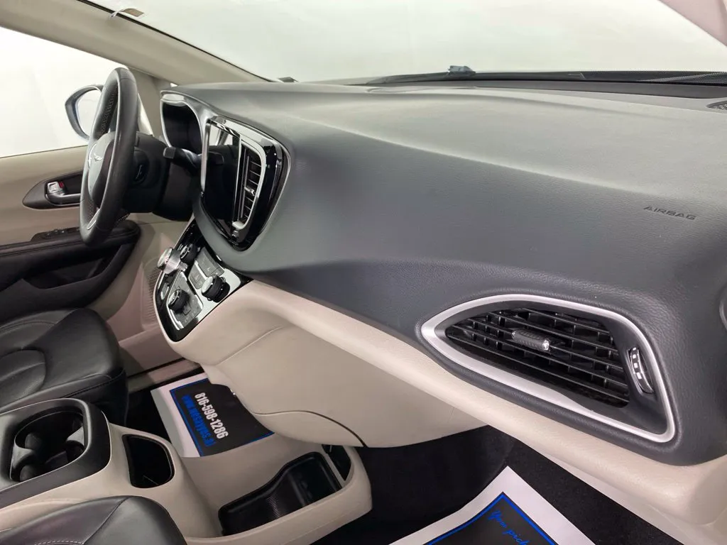 Chrysler Pacifica photo 42