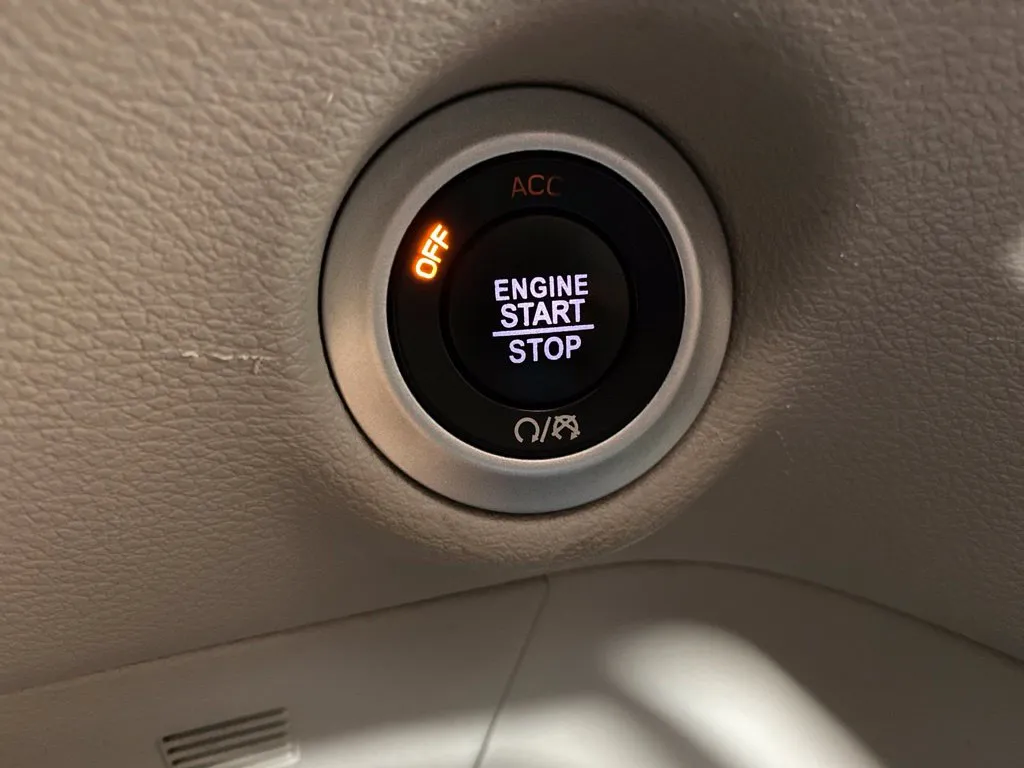 Chrysler Pacifica photo 23