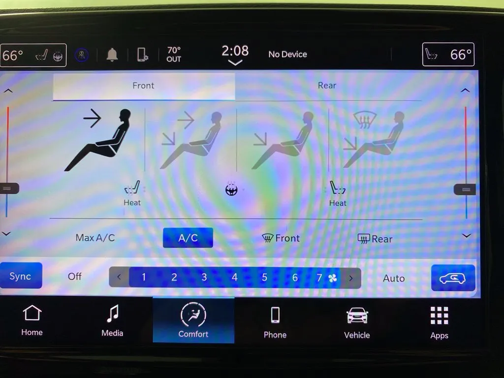 Chrysler Pacifica photo 21
