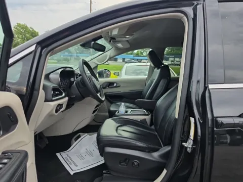More photos of 2023 Chrysler Pacifica Touring L at MAG Auto - Munsterman Automotive Group, MO