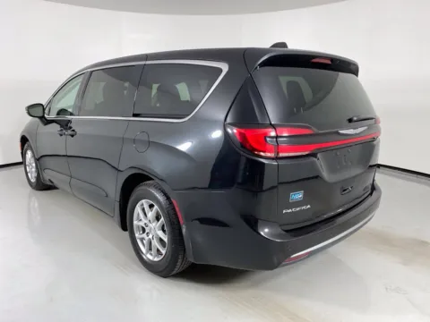 More photos of 2023 Chrysler Pacifica Touring L at MAG Auto - Munsterman Automotive Group, MO
