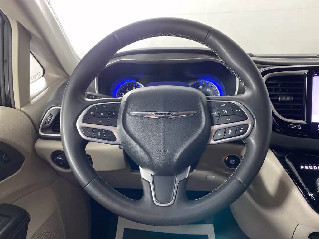 Chrysler Pacifica photo 29