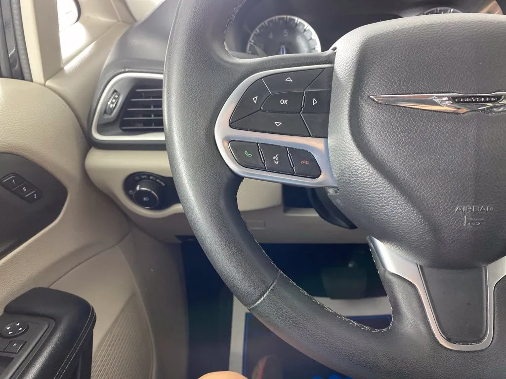 Chrysler Pacifica photo 25