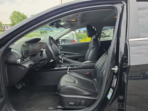More photos of 2023 Hyundai Elantra Limited at MAG Auto - Munsterman Automotive Group, MO
