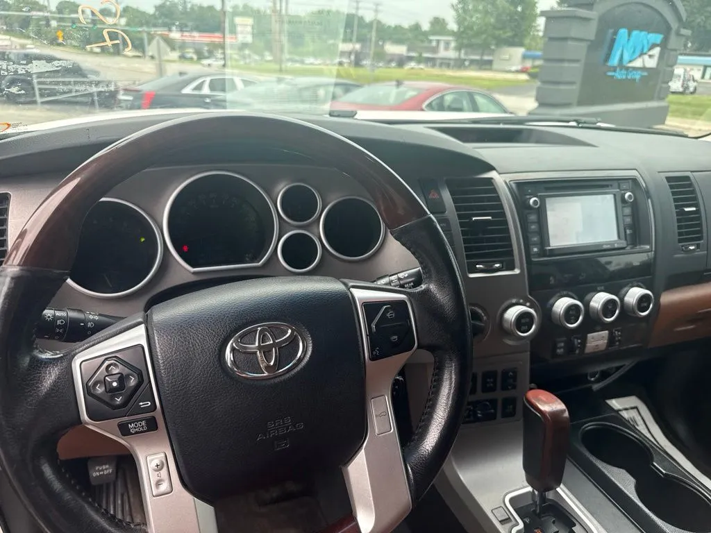 Toyota Sequoia photo 6