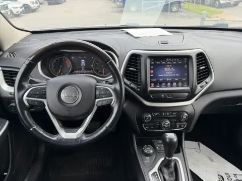 More photos of 2018 Jeep Cherokee Overland at MAG Auto - Munsterman Automotive Group, MO