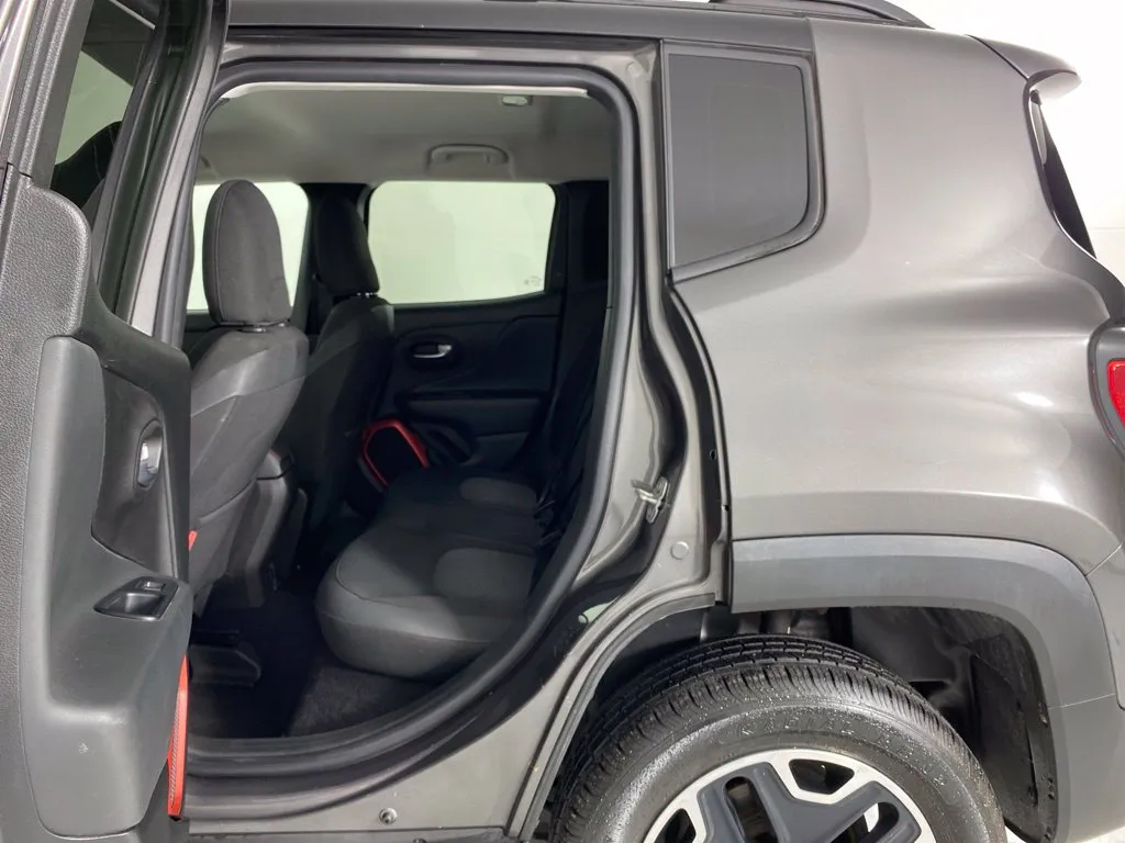 Jeep Renegade photo 30