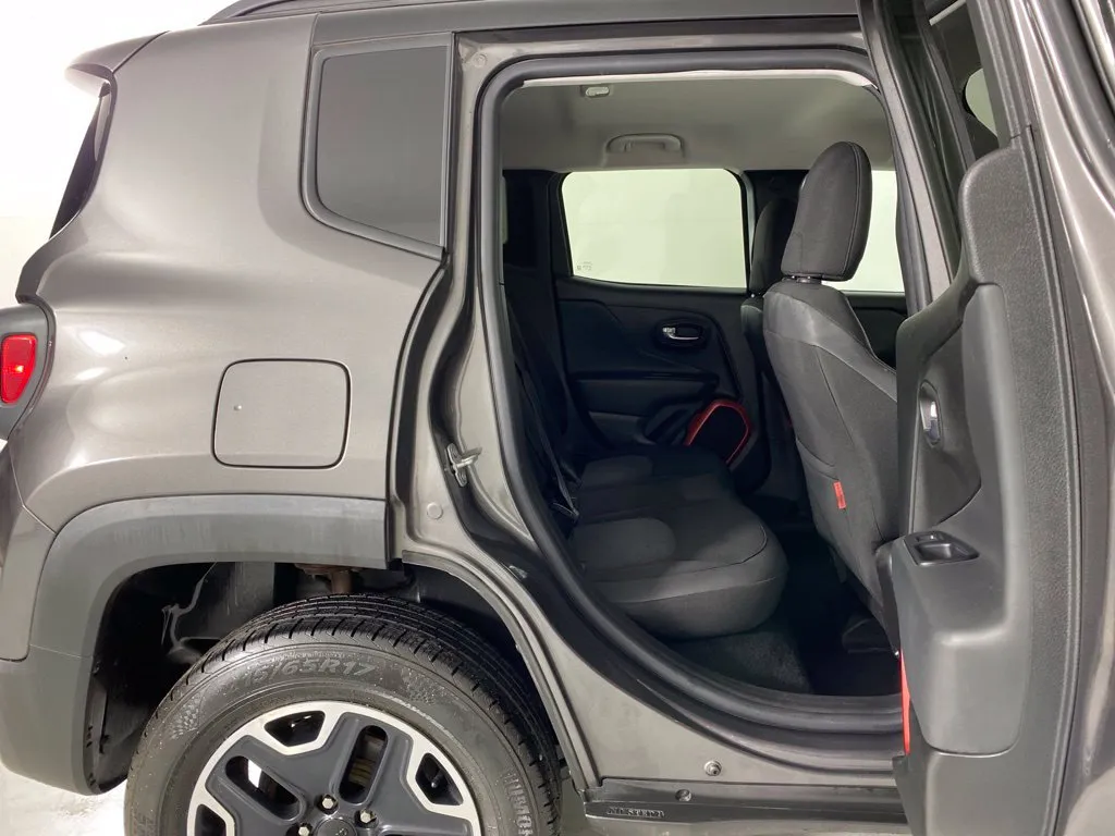 Jeep Renegade photo 35