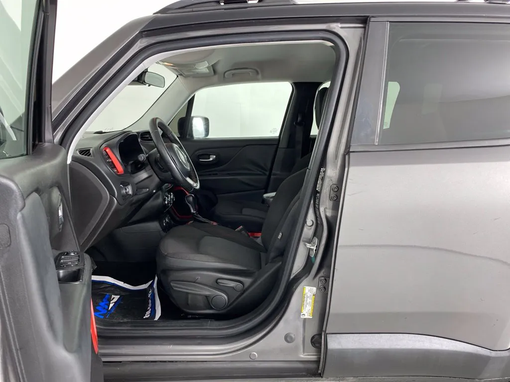 Jeep Renegade photo 12