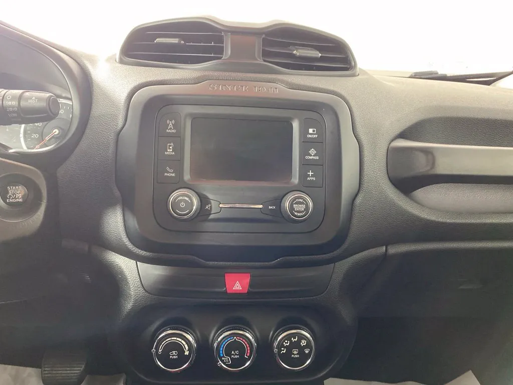 Jeep Renegade photo 16