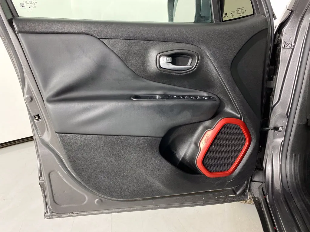 Jeep Renegade photo 14