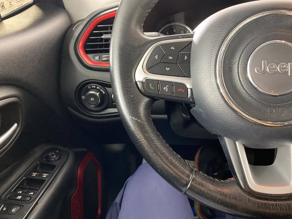 Jeep Renegade photo 24