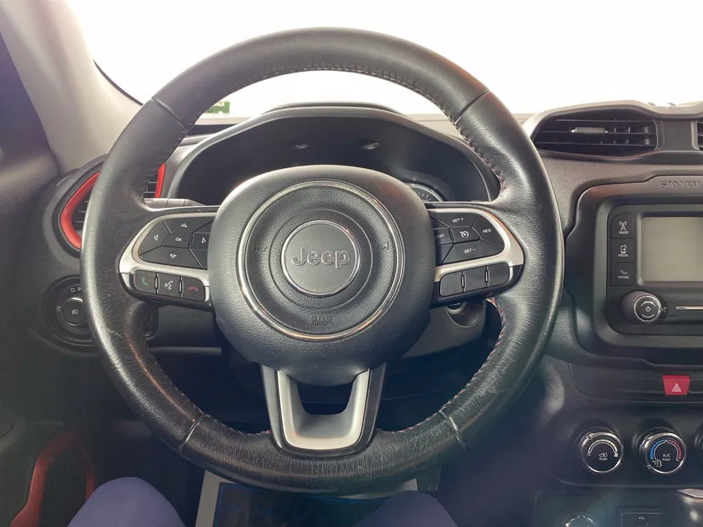 Jeep Renegade photo 28