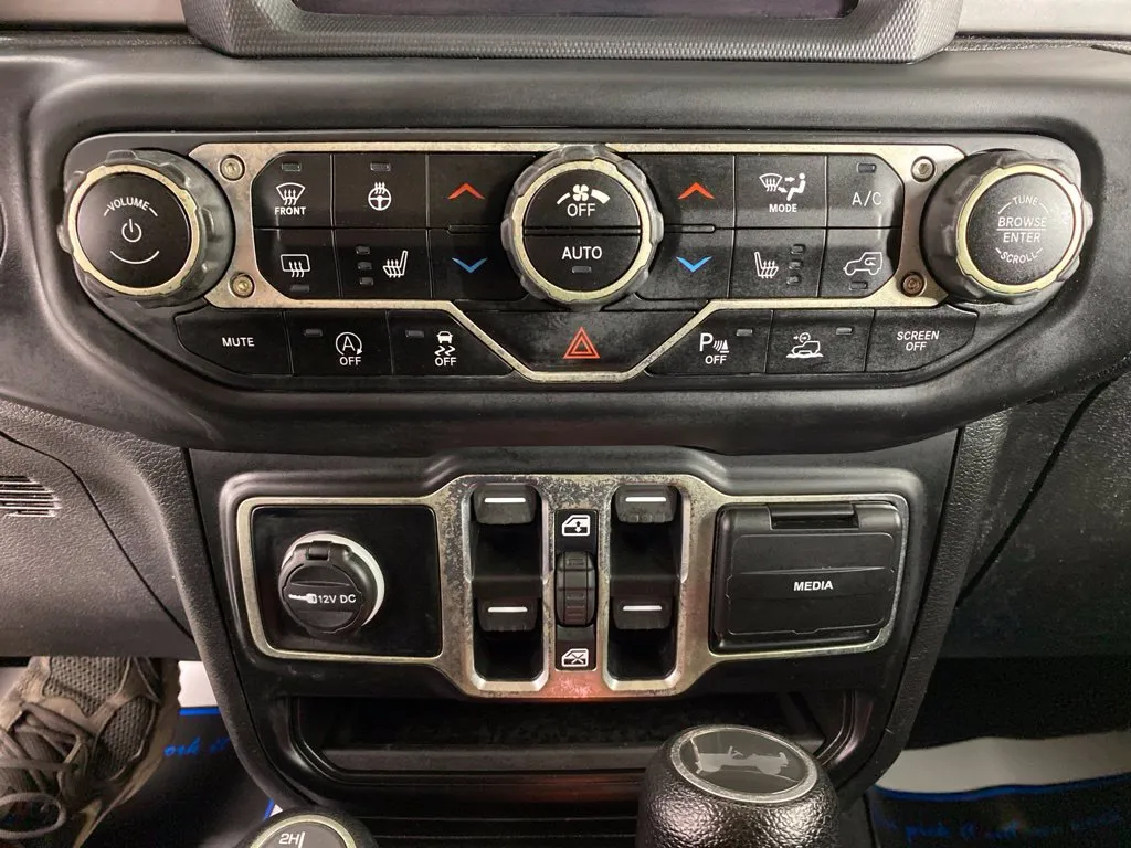 Jeep Wrangler photo 24