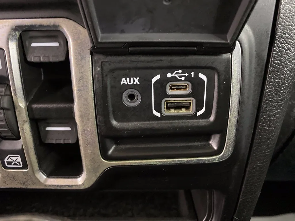 Jeep Wrangler photo 25