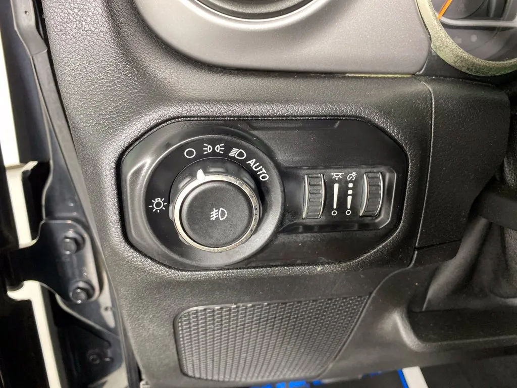 Jeep Wrangler photo 29