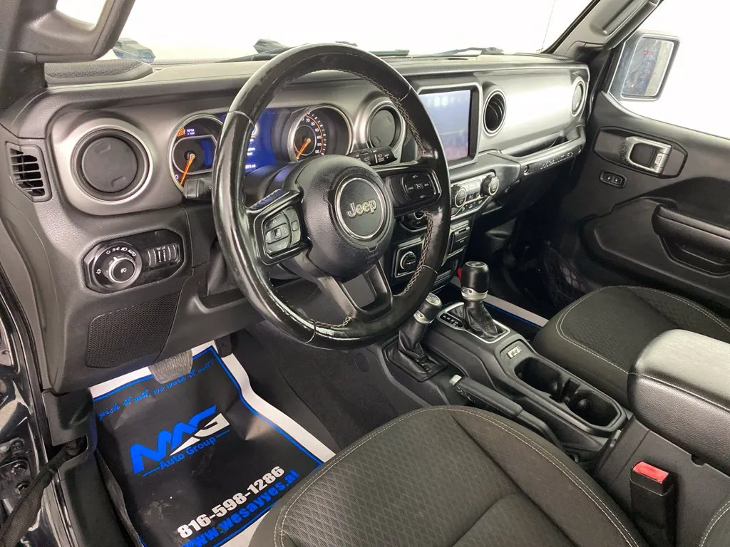 Jeep Wrangler photo 12