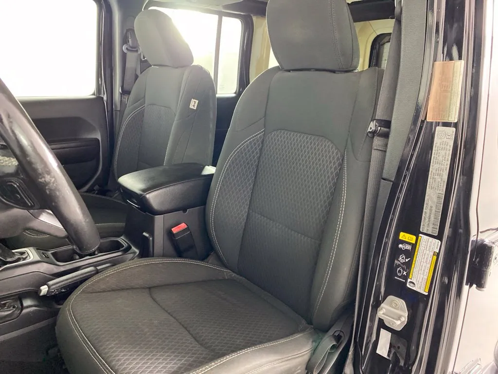 Jeep Wrangler photo 16