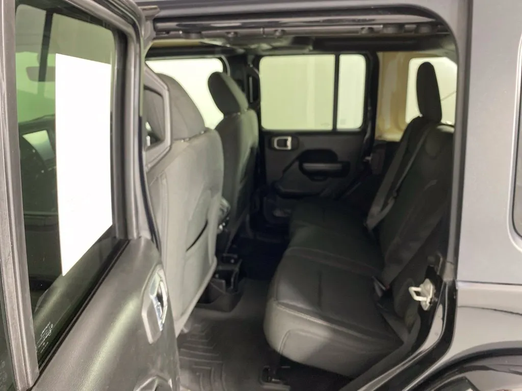 Jeep Wrangler photo 38